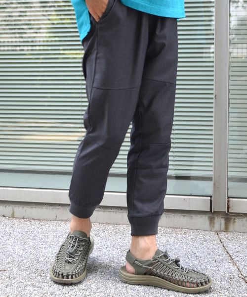 SHIPS（シップス）の「SU: T/R スリムジョガー 9分丈パンツ■（その他パンツ・メンズ・ブラック/ネイビー/グレー・LARGE/MEDIUM/SMALL/X-LARGE）」の2枚目の写真