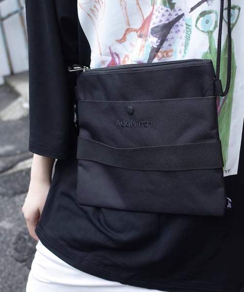 rovtski（ロフトスキー）の「POLY CVサコッシュ（ショルダーバッグ・メンズ・ブラック/グリーン/レッド/マスタード/ネイビー/グレー・FREE）」の2枚目の写真