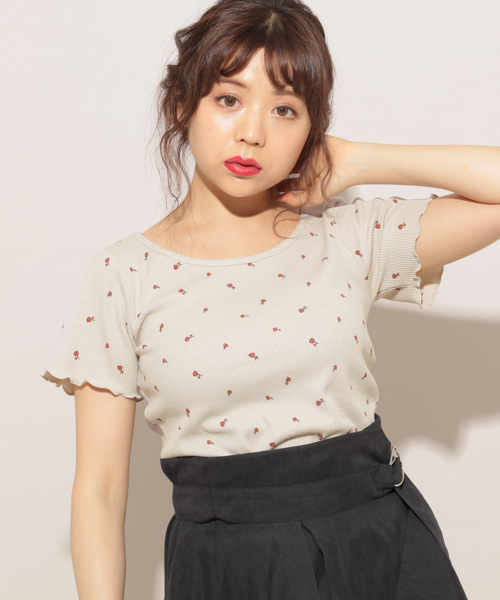 apres jour(アプレジュール)の「花柄ワッフルTシャツ【ZOZOTOWN限定アイテム】(Tシャツ/カットソー・レディース・ベージュ/オフホワイト・フリー)」の2枚目の写真