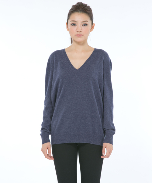 JOSEPH(ジョセフ)の「CASHMERE 12GG Vネック+パッチ ニット(ニット/セーター・レディース・グレー系/ブラック系/ダルブルー系・MEDIUM)」の3枚目の写真