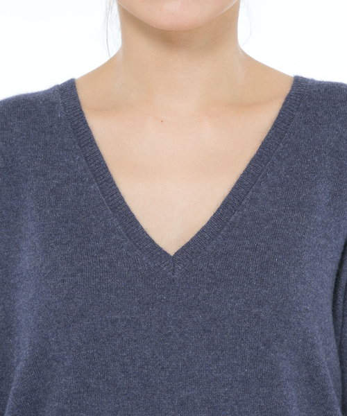 JOSEPH(ジョセフ)の「CASHMERE 12GG Vネック+パッチ ニット(ニット/セーター・レディース・グレー系/ブラック系/ダルブルー系・MEDIUM)」の6枚目の写真