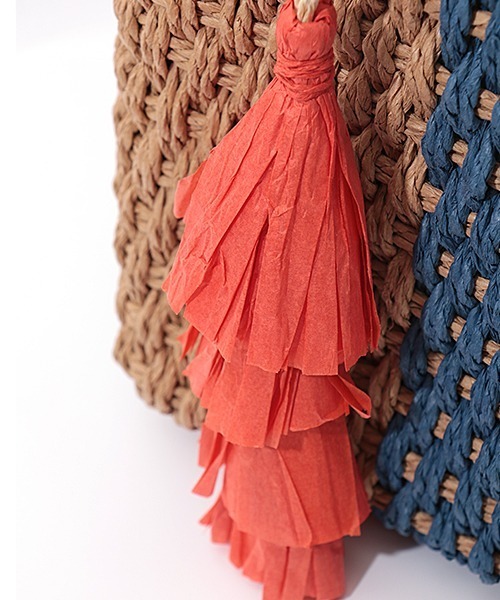 チチカカ（チチカカ）の「フリンジスクエアペーパーバッグ（かごバッグ・レディース・イエロー/ブルー・FREE）」の13枚目の写真