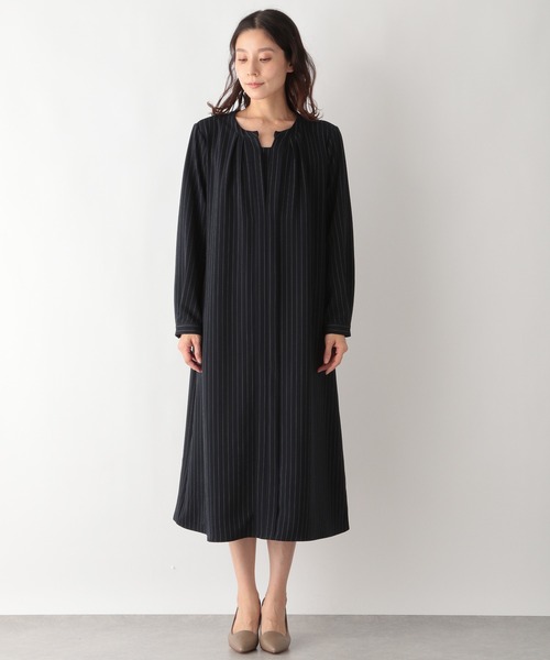 LEPSIM(レプシィム)の「ストライプタックデザインワンピース 922825(ワンピース・レディース・ネイビー/グレイッシュベージュ・MEDIUM/LARGE)」の4枚目の写真