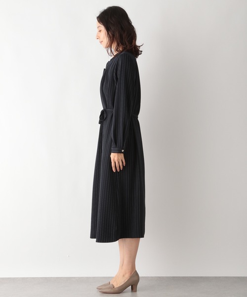 LEPSIM(レプシィム)の「ストライプタックデザインワンピース 922825(ワンピース・レディース・ネイビー/グレイッシュベージュ・MEDIUM/LARGE)」の6枚目の写真
