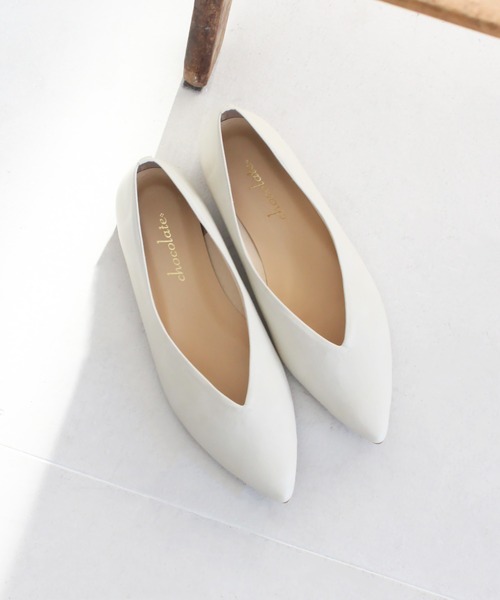 chocolates（チョコラテス）の「ストレッチ ポインテッドＶカットパンプス【日本製】（パンプス・レディース・アイボリー/ベージュ/ブラック/ゴールド系・24.5cm/23.5cm/22.5cm/23cm/25cm/24cm/22cm）」の15枚目の写真