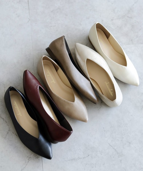 chocolates（チョコラテス）の「ストレッチ ポインテッドＶカットパンプス【日本製】（パンプス・レディース・アイボリー/ベージュ/ブラック/ゴールド系・24.5cm/23.5cm/22.5cm/23cm/25cm/24cm/22cm）」の5枚目の写真