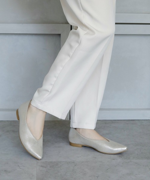 chocolates（チョコラテス）の「ストレッチ ポインテッドＶカットパンプス【日本製】（パンプス・レディース・アイボリー/ベージュ/ブラック/ゴールド系・24.5cm/23.5cm/22.5cm/23cm/25cm/24cm/22cm）」の18枚目の写真