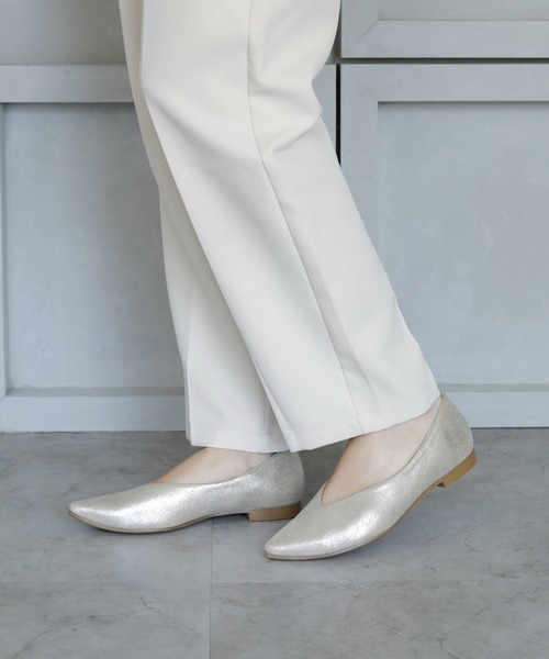 chocolates（チョコラテス）の「ストレッチ ポインテッドＶカットパンプス【日本製】（パンプス・レディース・アイボリー/ベージュ/ブラック/ゴールド系・24.5cm/23.5cm/22.5cm/23cm/25cm/24cm/22cm）」の19枚目の写真