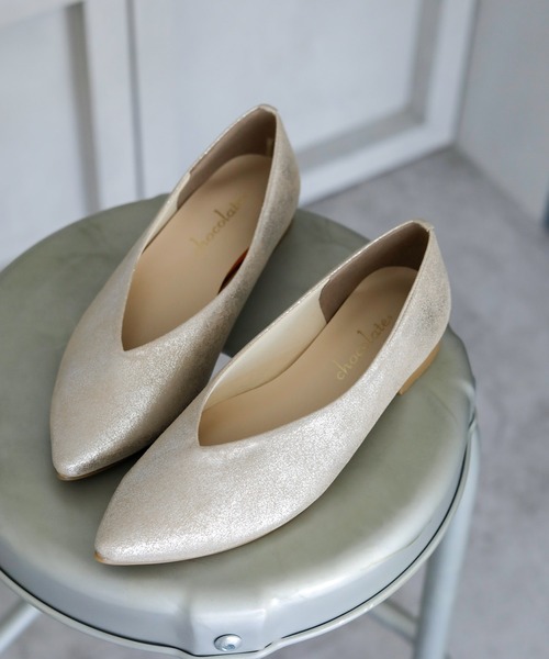 chocolates（チョコラテス）の「ストレッチ ポインテッドＶカットパンプス【日本製】（パンプス・レディース・アイボリー/ベージュ/ブラック/ゴールド系・24.5cm/23.5cm/22.5cm/23cm/25cm/24cm/22cm）」の16枚目の写真