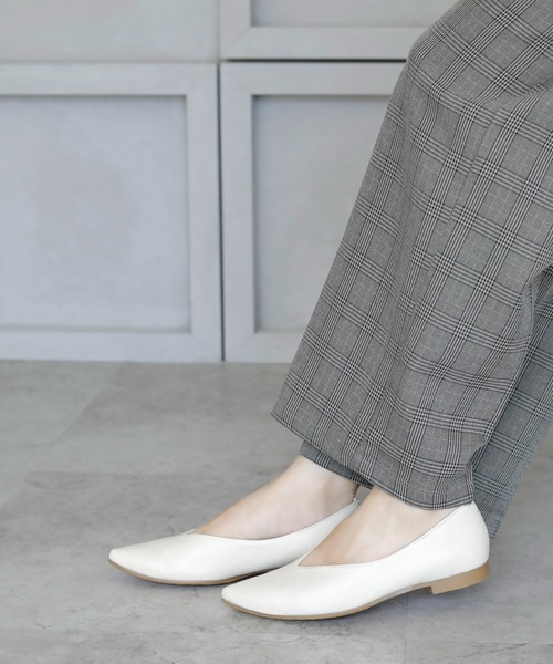 chocolates（チョコラテス）の「ストレッチ ポインテッドＶカットパンプス【日本製】（パンプス・レディース・アイボリー/ベージュ/ブラック/ゴールド系・24.5cm/23.5cm/22.5cm/23cm/25cm/24cm/22cm）」の7枚目の写真