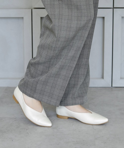 chocolates（チョコラテス）の「ストレッチ ポインテッドＶカットパンプス【日本製】（パンプス・レディース・アイボリー/ベージュ/ブラック/ゴールド系・24.5cm/23.5cm/22.5cm/23cm/25cm/24cm/22cm）」の9枚目の写真