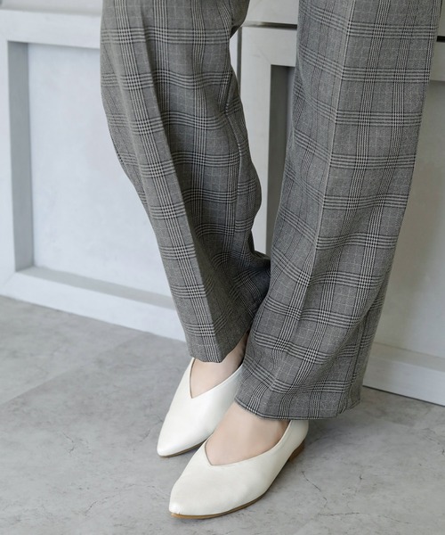 chocolates（チョコラテス）の「ストレッチ ポインテッドＶカットパンプス【日本製】（パンプス・レディース・アイボリー/ベージュ/ブラック/ゴールド系・24.5cm/23.5cm/22.5cm/23cm/25cm/24cm/22cm）」の12枚目の写真