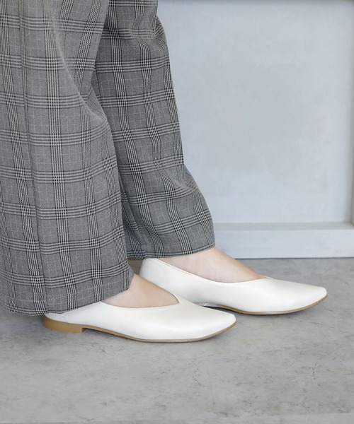 chocolates（チョコラテス）の「ストレッチ ポインテッドＶカットパンプス【日本製】（パンプス・レディース・アイボリー/ベージュ/ブラック/ゴールド系・24.5cm/23.5cm/22.5cm/23cm/25cm/24cm/22cm）」の13枚目の写真