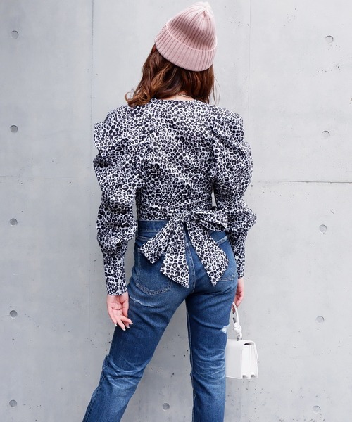 SPIRALGIRL(スパイラルガール)の「ギャザーパフ袖バックリボンブラウス(シャツ/ブラウス・レディース・オフホワイト/ブラウン/ブルー・FREE)」の4枚目の写真