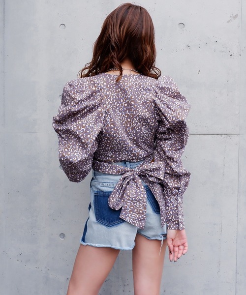 SPIRALGIRL(スパイラルガール)の「ギャザーパフ袖バックリボンブラウス(シャツ/ブラウス・レディース・オフホワイト/ブラウン/ブルー・FREE)」の8枚目の写真