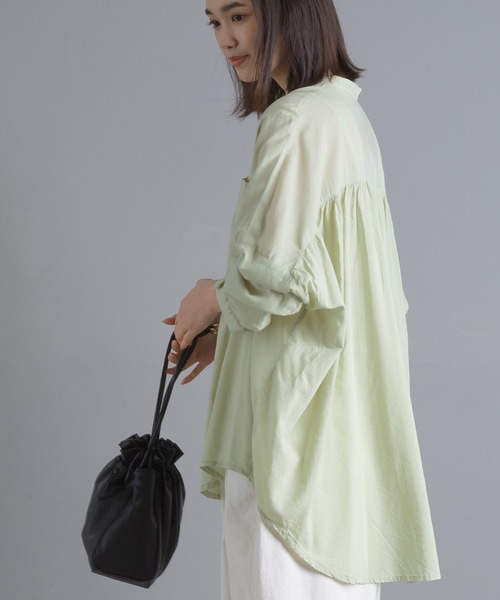 OMNES(オムネス)の「綿レーヨン後ギャザーシャツ(シャツ/ブラウス・レディース・ホワイト/グリーン/チャコール・FREE)」の17枚目の写真