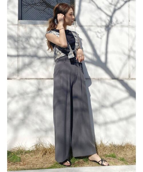 MURUA（ムルーア）の「タックワイドパンツ（その他パンツ・レディース・ブラック/グレー/イエロー/アイボリー・1/2）」の18枚目の写真