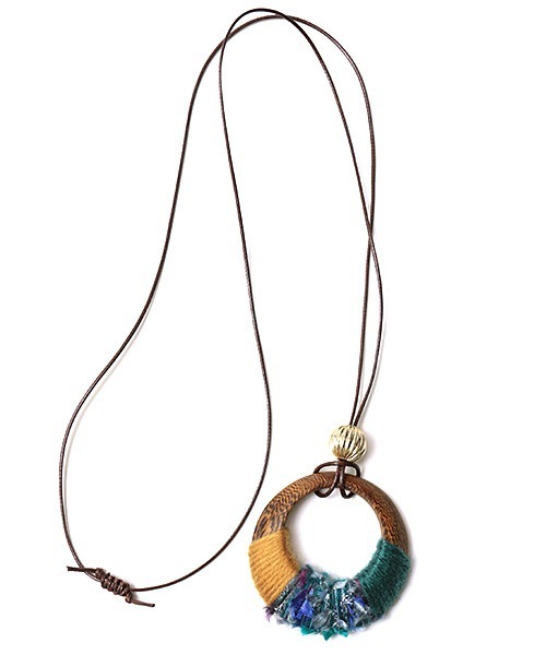 チチカカ（チチカカ）の「ウッドｘカラフル糸巻ネックレス（ネックレス・レディース・ベージュ/ピンク/ブルー・FREE）」の10枚目の写真