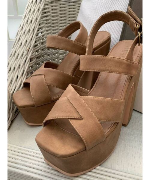 RESEXXY(リゼクシー)の「クロスデザイン厚底サンダル(サンダル・レディース・ブラック/ブラウン/アイボリー・LARGE/MEDIUM/SMALL)」の1枚目の写真