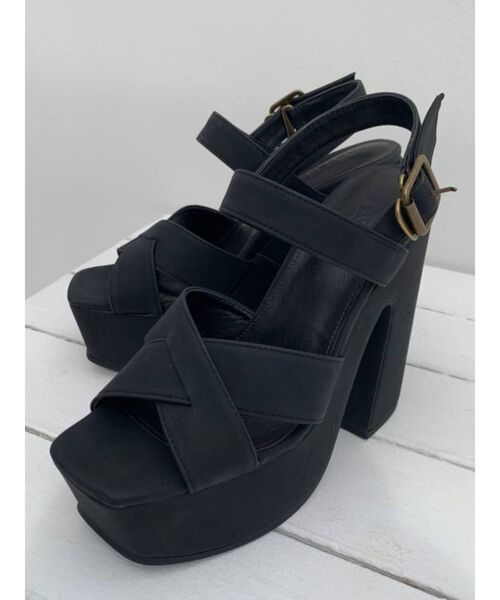 RESEXXY(リゼクシー)の「クロスデザイン厚底サンダル(サンダル・レディース・ブラック/ブラウン/アイボリー・LARGE/MEDIUM/SMALL)」の3枚目の写真