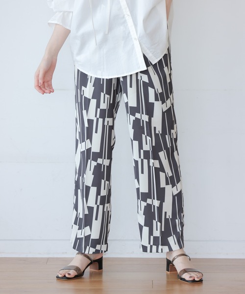 A part by（アパートバイ）の「Poキカガラストレートパンツ　954837（その他パンツ・レディース・チャコールグレー/グリーン・MEDIUM/LARGE）」の2枚目の写真