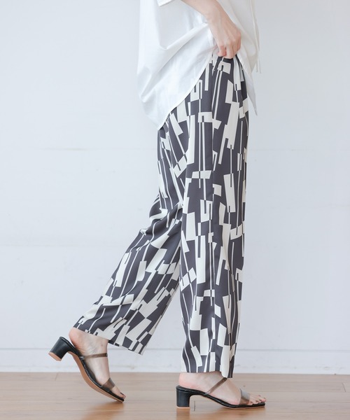 A part by（アパートバイ）の「Poキカガラストレートパンツ　954837（その他パンツ・レディース・チャコールグレー/グリーン・MEDIUM/LARGE）」の3枚目の写真