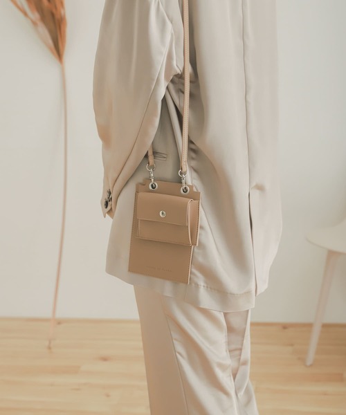 SENSE OF PLACE by URBAN RESEARCH（センスオブプレイスバイアーバンリサーチ）の「MULTI WAYマイクロショルダーバッグ（ショルダーバッグ・レディース・マスタード/ブラック/ベージュ・ONE）」の4枚目の写真