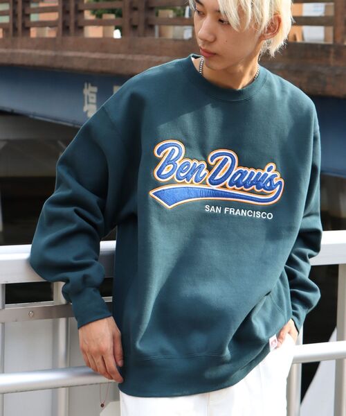 BEN DAVIS(ベンデイビス)の「【BEN DAVIS(ベンデイビス)】≪NAVAL別注≫ STADIUM LOGO WAPPEN CREW NECK SWEAT / スタジアム ロゴ ワッペン クルーネック スウェット(スウェット・メンズ・オレンジ系その他2/ネイビー/ブラック/オフホワイト/グリーン系その他/ロイヤルブルー・MEDIUM/LARGE/X-LARGE)」の3枚目の写真