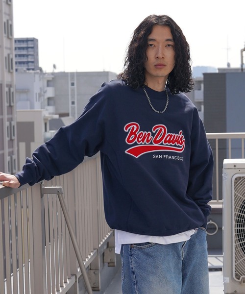 BEN DAVIS(ベンデイビス)の「【BEN DAVIS(ベンデイビス)】≪NAVAL別注≫ STADIUM LOGO WAPPEN CREW NECK SWEAT / スタジアム ロゴ ワッペン クルーネック スウェット(スウェット・メンズ・オレンジ系その他2/ネイビー/ブラック/オフホワイト/グリーン系その他/ロイヤルブルー・MEDIUM/LARGE/X-LARGE)」の4枚目の写真