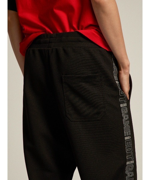 GOLDEN GOOSE（ゴールデングース）の「GOLDEN GOOSE Track pants Game EDT Capsule Collection in black with logoed side line（その他パンツ・メンズ・ブラック系その他・X-SMALL/SMALL/MEDIUM/LARGE）」の7枚目の写真