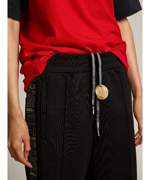 GOLDEN GOOSE（ゴールデングース）の「GOLDEN GOOSE Track pants Game EDT Capsule Collection in black with logoed side line（その他パンツ・メンズ・ブラック系その他・X-SMALL/SMALL/MEDIUM/LARGE）」の8枚目の写真