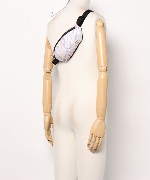 PUMA（プーマ）の「PUMA プーマ ユニセックス PR クラッシック ランニング ウエスト バッグ 0.8L（ボディバッグ/ウエストポーチ・メンズ・ホワイト系その他・フリー）」の5枚目の写真