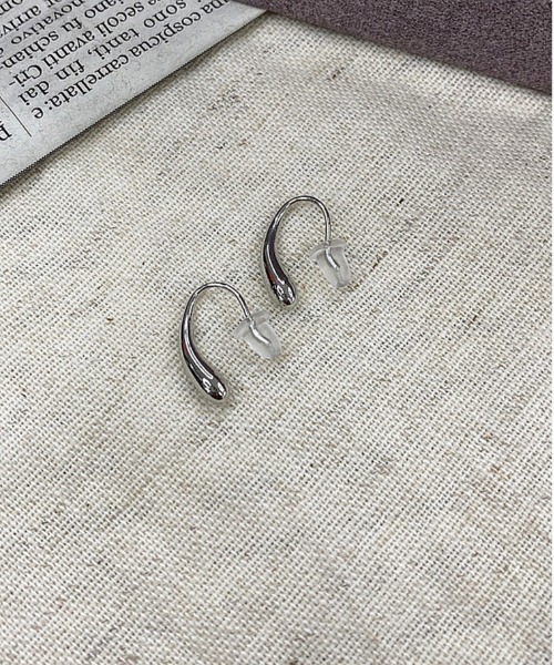 apres jour mignon(アプレジュールミニョン)の「【apresjour mignon×ARIAZ】シンプルピアス(ピアス(両耳用)・レディース・シルバー/ゴールド・ONESIZE)」の1枚目の写真