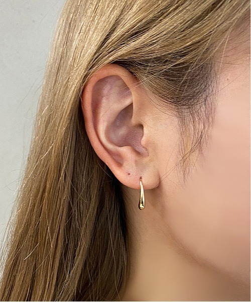 apres jour mignon(アプレジュールミニョン)の「【apresjour mignon×ARIAZ】シンプルピアス(ピアス(両耳用)・レディース・シルバー/ゴールド・ONESIZE)」の2枚目の写真