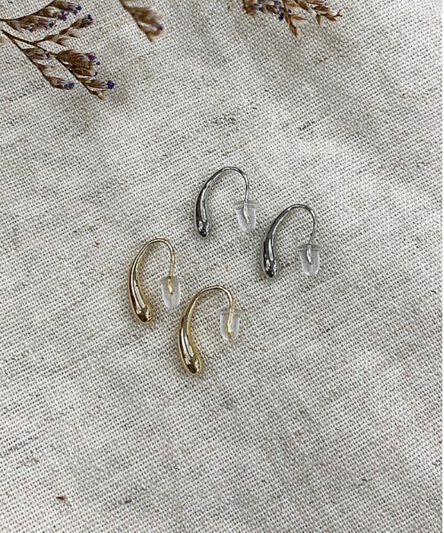 apres jour mignon(アプレジュールミニョン)の「【apresjour mignon×ARIAZ】シンプルピアス(ピアス(両耳用)・レディース・シルバー/ゴールド・ONESIZE)」の4枚目の写真