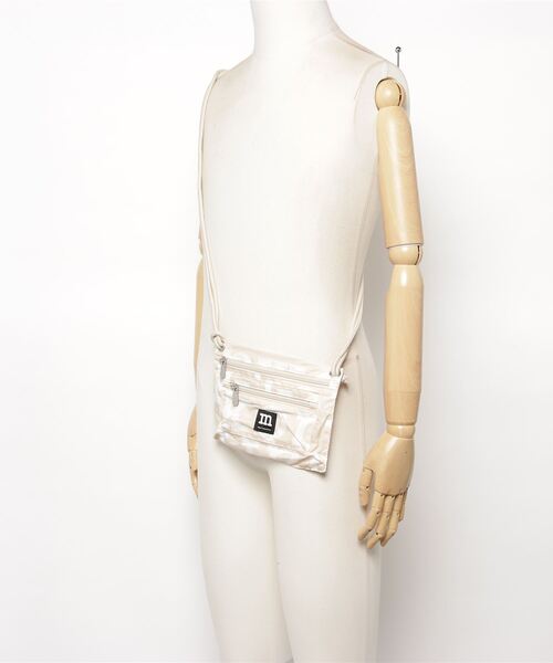 marimekko(マリメッコ)の「Logo / Smart Travelbag(ショルダーバッグ・レディース・ベージュ・FREE)」の6枚目の写真