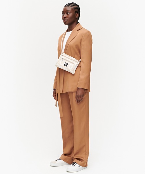 marimekko(マリメッコ)の「Logo / Smart Travelbag(ショルダーバッグ・レディース・ベージュ・FREE)」の2枚目の写真