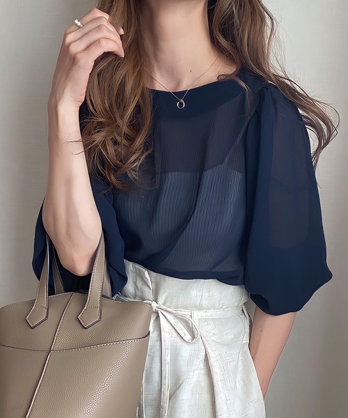 JUNOAH（ジュノア）の「バルーンスリーブシアーブラウス（シャツ/ブラウス・レディース・ホワイト/ブラック/ベージュ/モカ/ピンクベージュ/グリーン系その他/ブルー/テラコッタ/カーキ/グレー/ネイビー・MEDIUM/LARGE/X-LARGE/SMALL）」の9枚目の写真