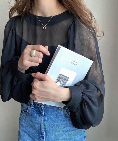 JUNOAH（ジュノア）の「バルーンスリーブシアーブラウス（シャツ/ブラウス・レディース・ホワイト/ブラック/ベージュ/モカ/ピンクベージュ/グリーン系その他/ブルー/テラコッタ/カーキ/グレー/ネイビー・MEDIUM/LARGE/X-LARGE/SMALL）」の12枚目の写真