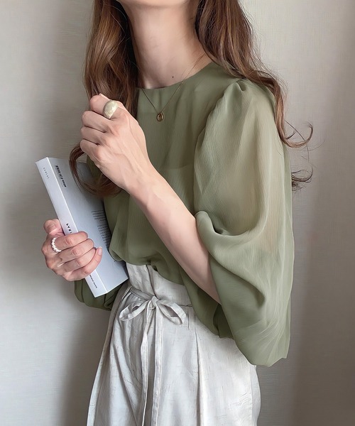 JUNOAH（ジュノア）の「バルーンスリーブシアーブラウス（シャツ/ブラウス・レディース・ホワイト/ブラック/ベージュ/モカ/ピンクベージュ/グリーン系その他/ブルー/テラコッタ/カーキ/グレー/ネイビー・MEDIUM/LARGE/X-LARGE/SMALL）」の22枚目の写真