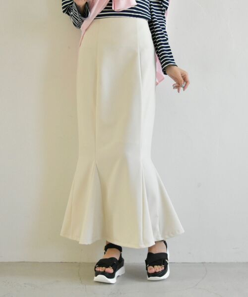 MAJESTIC LEGON（マジェスティックレゴン）の「はなやかカラーマーメイドスカート（スカート・レディース・ピンク/イエロー/アイボリー・MEDIUM）」の2枚目の写真