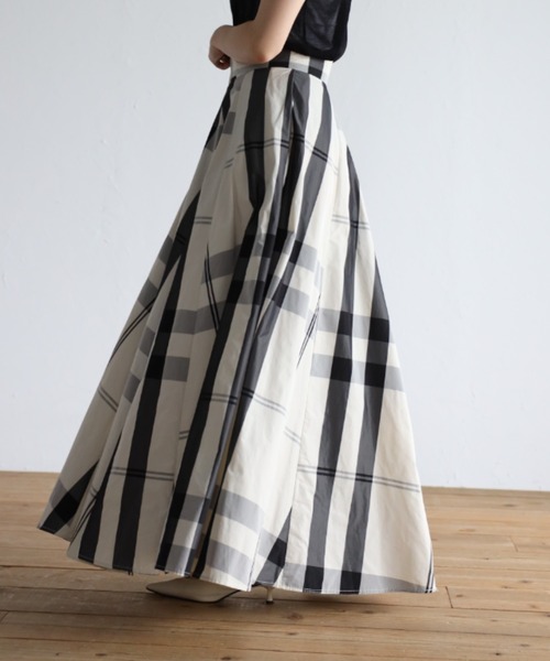 sakishimatokyo（サキシマトーキョー）の「ボリュームマキシスカート/タフタスカート（スカート・レディース・ホワイト/ネイビー/ブラック/ブルー/オレンジ/グリーン/キャメル・FREE/S）」の16枚目の写真