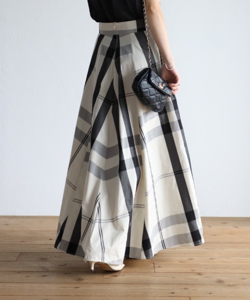 sakishimatokyo（サキシマトーキョー）の「ボリュームマキシスカート/タフタスカート（スカート・レディース・ホワイト/ネイビー/ブラック/ブルー/オレンジ/グリーン/キャメル・FREE/S）」の17枚目の写真