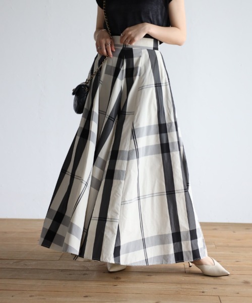 sakishimatokyo（サキシマトーキョー）の「ボリュームマキシスカート/タフタスカート（スカート・レディース・ホワイト/ネイビー/ブラック/ブルー/オレンジ/グリーン/キャメル・FREE/S）」の15枚目の写真