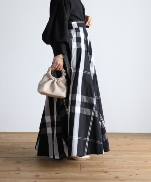sakishimatokyo（サキシマトーキョー）の「ボリュームマキシスカート/タフタスカート（スカート・レディース・ホワイト/ネイビー/ブラック/ブルー/オレンジ/グリーン/キャメル・FREE/S）」の11枚目の写真