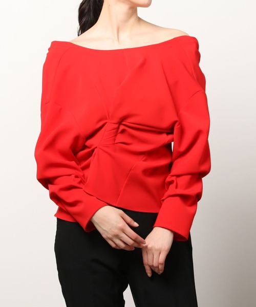 A.W.A.K.E MODE（アウェイク モード）の「【A.W.A.K.E. MODE】  ASYMMETRIC TOP WITH FRONT DRAPED DETAIL, GATHERED SLEEVES AND OPEN BACK（シャツ/ブラウス・レディース・レッド・38）」の2枚目の写真