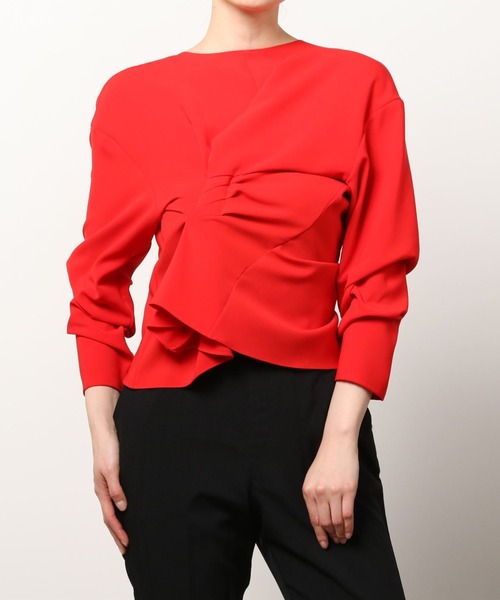A.W.A.K.E MODE（アウェイク モード）の「【A.W.A.K.E. MODE】  ASYMMETRIC TOP WITH FRONT DRAPED DETAIL, GATHERED SLEEVES AND OPEN BACK（シャツ/ブラウス・レディース・レッド・38）」の3枚目の写真