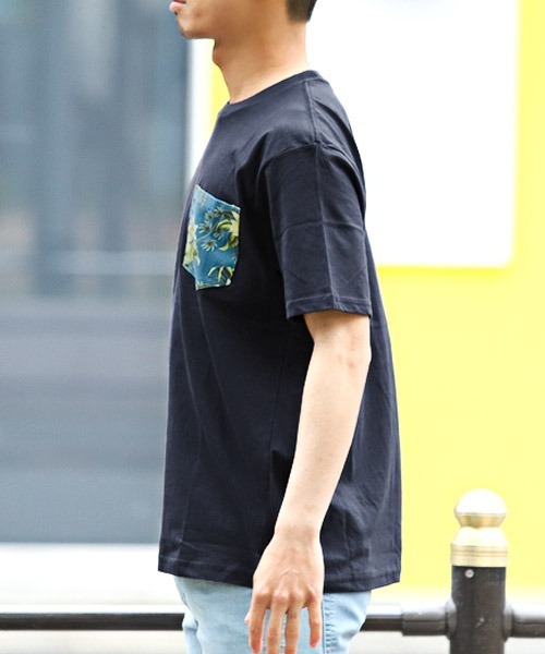 ボタニカル柄ポケットプリント半袖Tシャツ（Tシャツ/カットソー