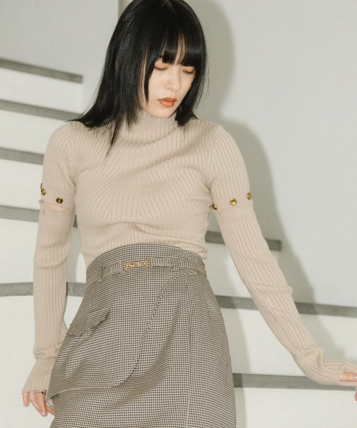 Cheek（チーク）の「アームウォーマー付きリブニット（ニット/セーター・レディース・カーキ/イエロー/オレンジ/モカ/チャコールグレー/ベージュ・MEDIUM）」の4枚目の写真