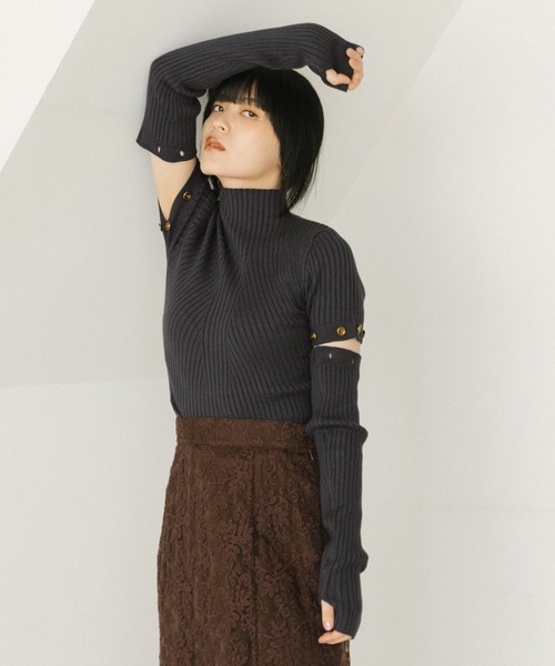 Cheek（チーク）の「アームウォーマー付きリブニット（ニット/セーター・レディース・カーキ/イエロー/オレンジ/モカ/チャコールグレー/ベージュ・MEDIUM）」の2枚目の写真